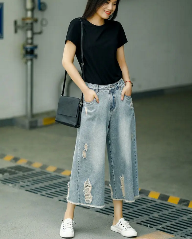 Capri Jeans Woman Ripped 